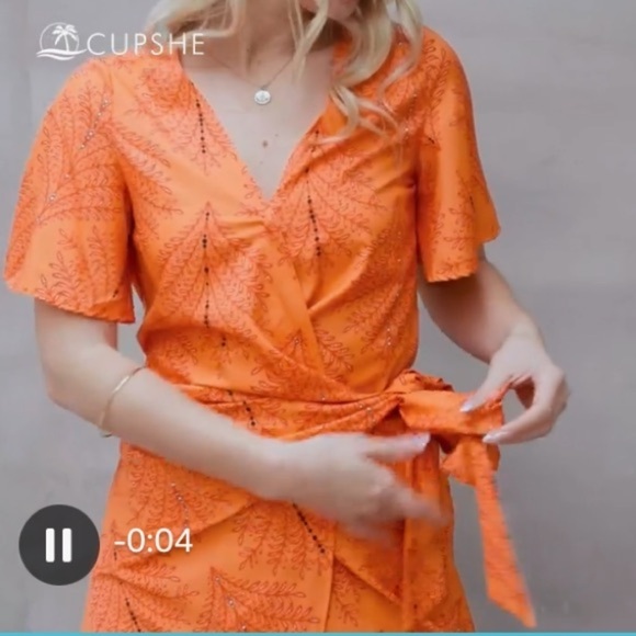 NWT, CUPSHE V-Neck, Open-BACK, Waisted Romper w/Skort, Adorable, Size Medium - Picture 5 of 9